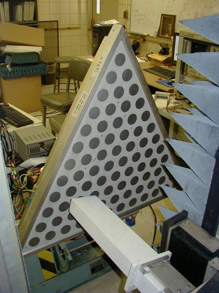 Panel radiating element side